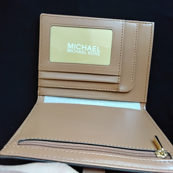 Michael Kors Empire MD TAB Passport Wallet - Picture 8 of 9